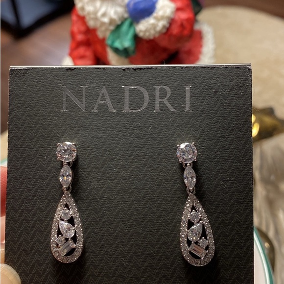 🤎🖤🩶NWT Nadri Drop Earrings.FIRM - Picture 2 of 4